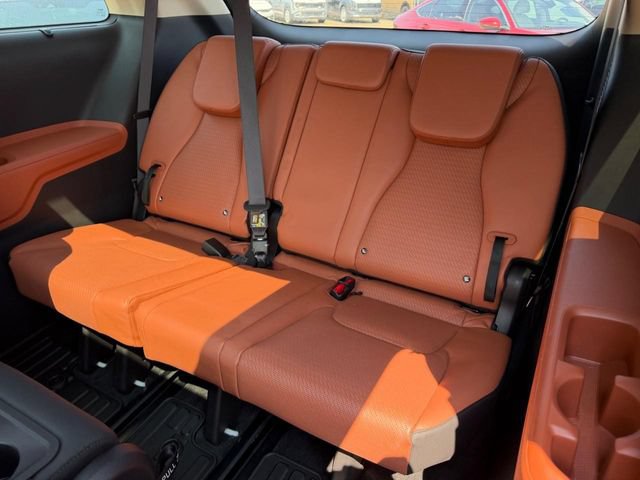 Certified 2024 Kia Carnival SX Prestige FWD image 8
