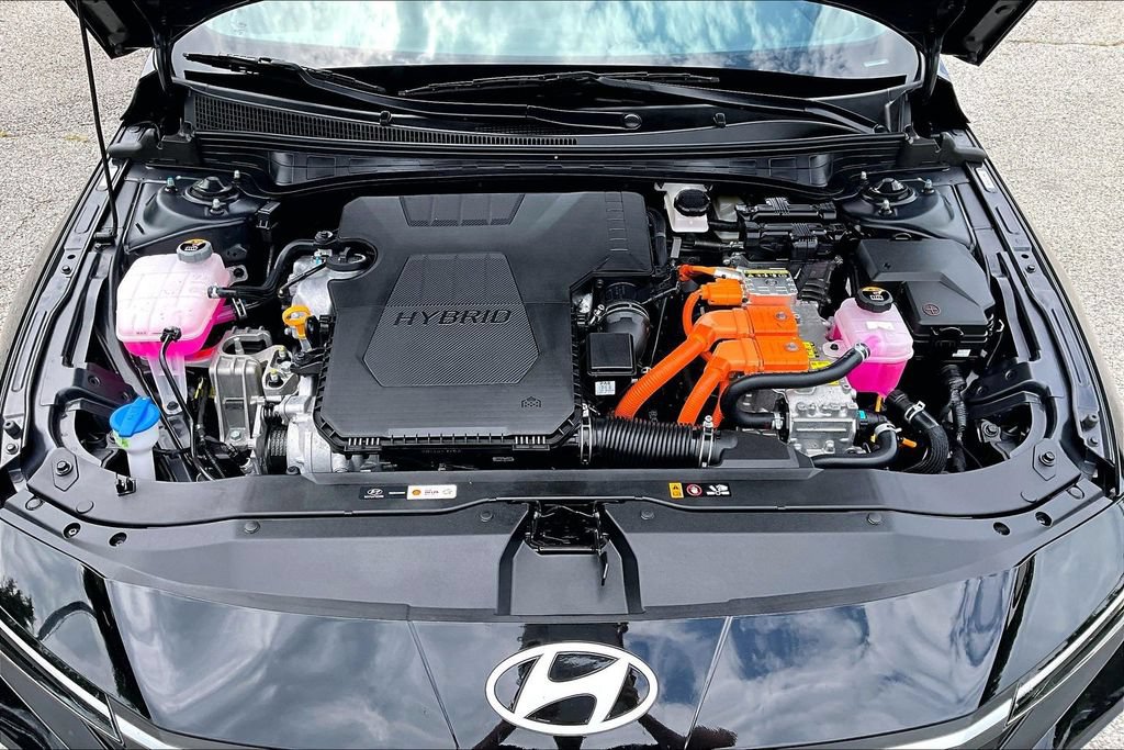 Certified 2025 Hyundai Elantra SEL FWD image 11
