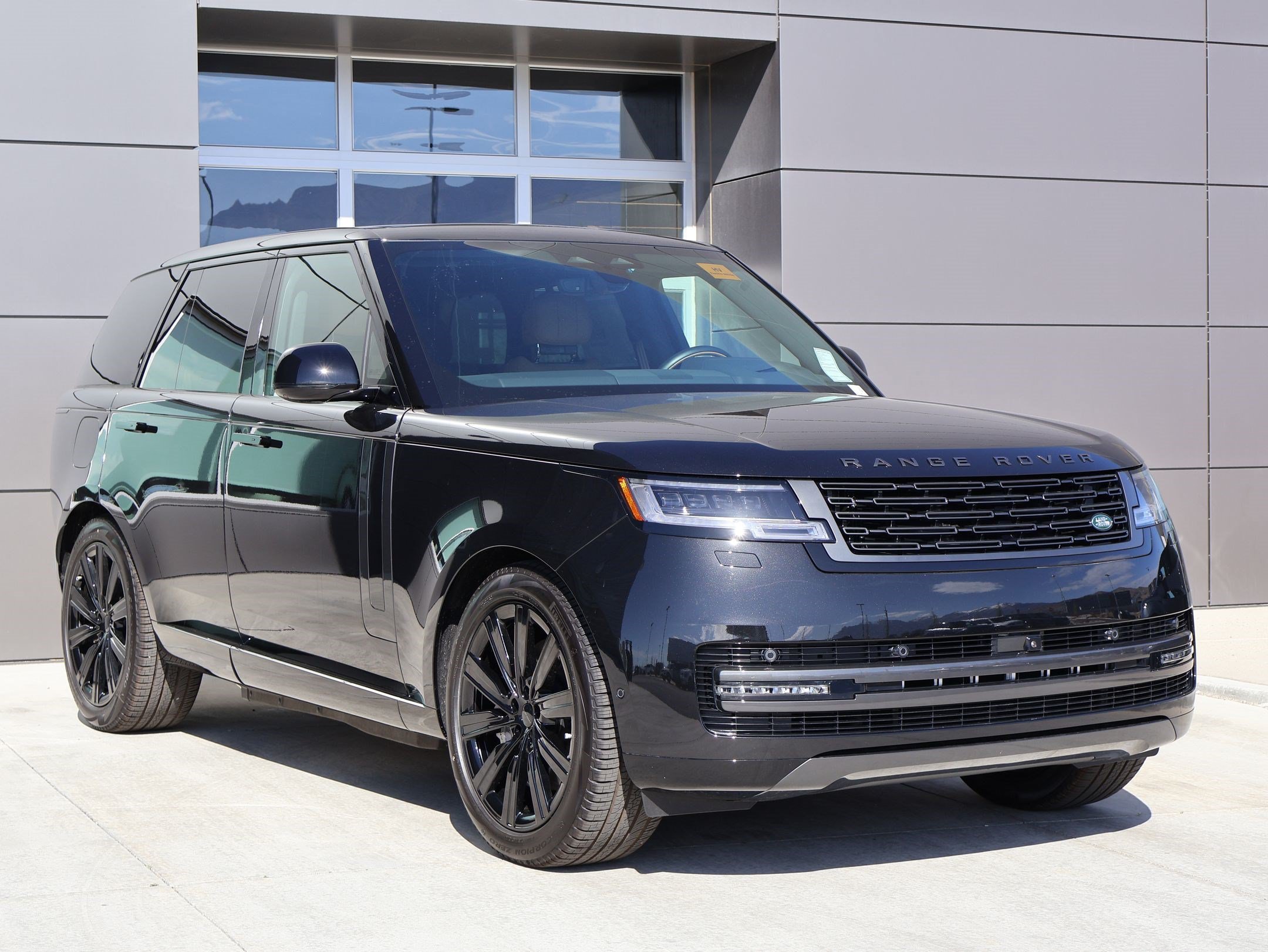 New 2026 Land Rover Range Rover SE AWD/4WD image 3