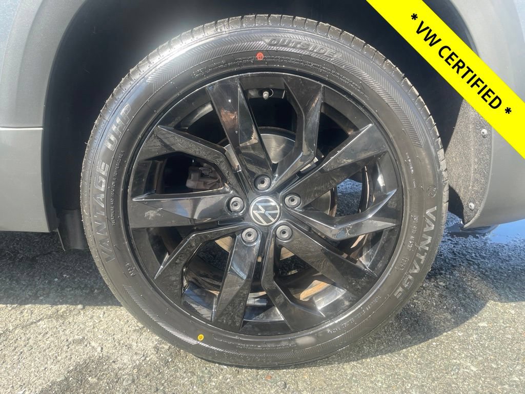Certified 2023 Volkswagen Taos SE w/ Black Wheel Package AWD/4WD image 11