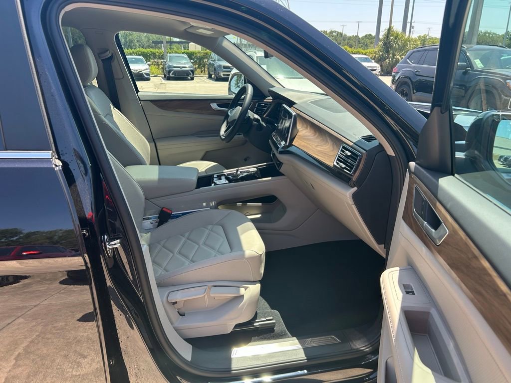 Used 2025 Volkswagen Atlas SE w/ Panoramic Sunroof Package image 24