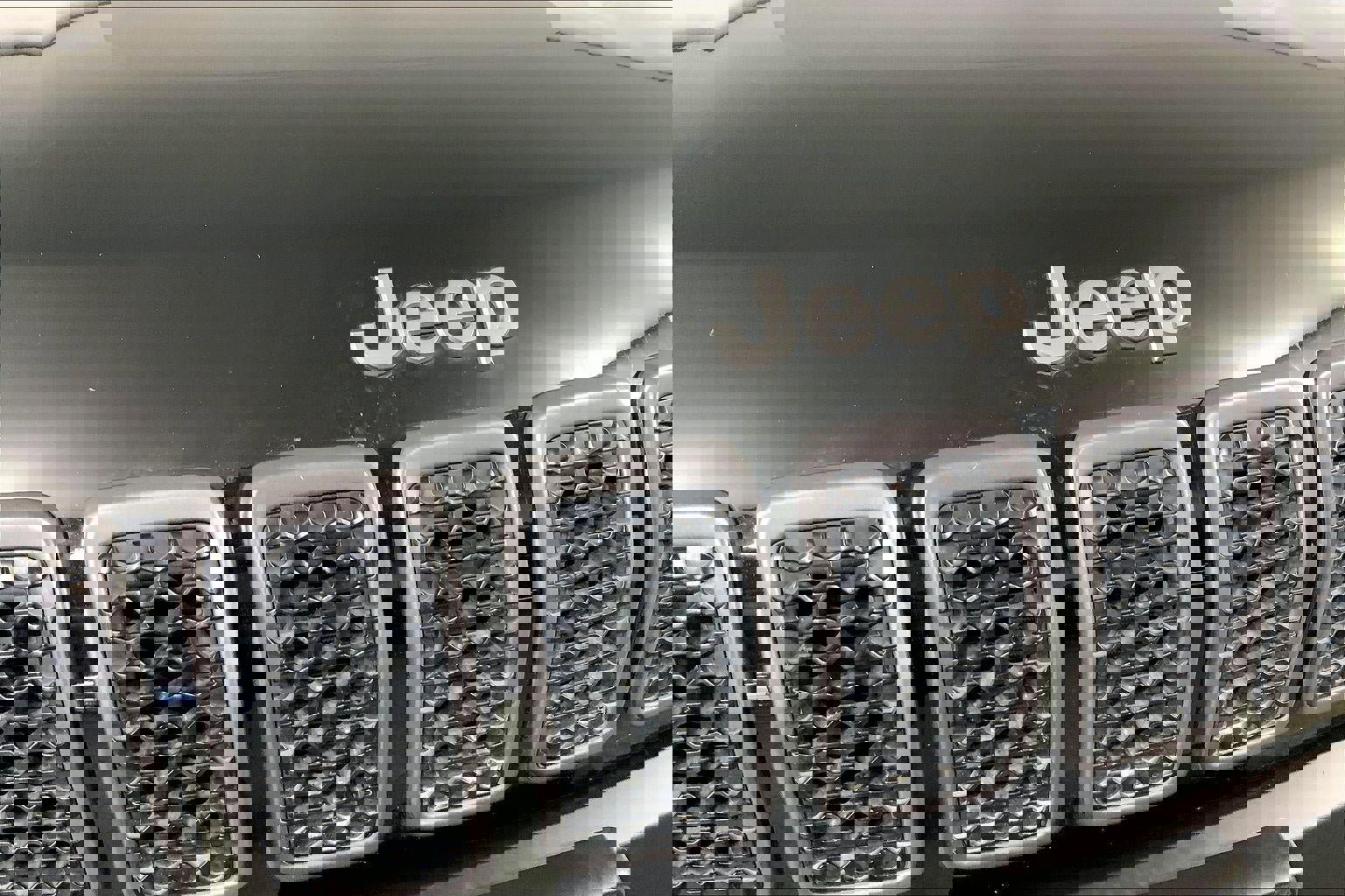 Used 2020 Jeep Cherokee Trailhawk w/ Cold Weather Group image 28