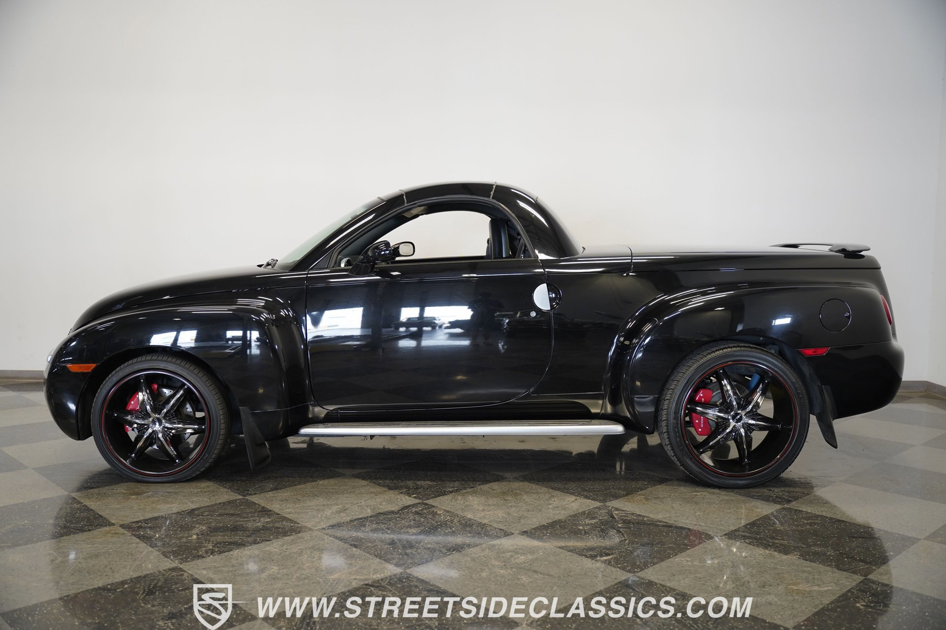 Used 2004 Chevrolet SSR w/ Preferred Equipment Group image 10