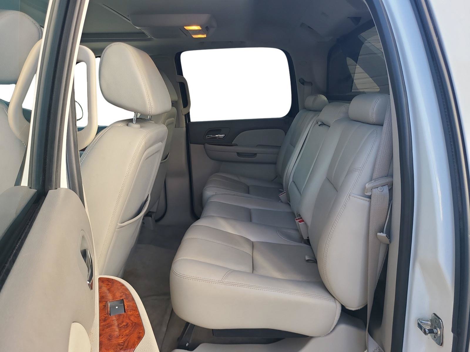 Used 2008 Chevrolet Avalanche LTZ w/ LTZ Preferred Equipment Group RWD image 19
