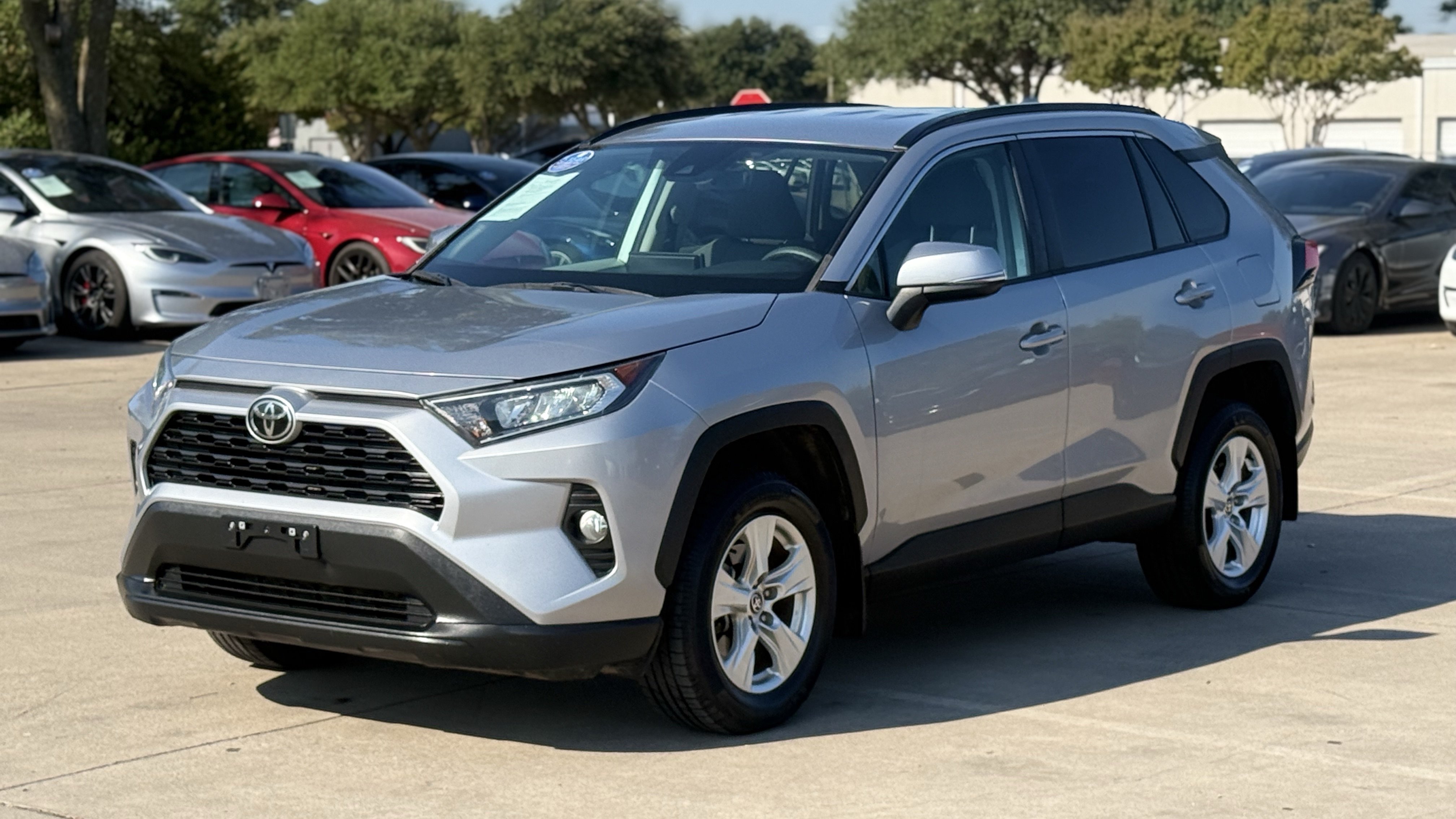 Used 2021 Toyota RAV4 XLE AWD/4WD image 3