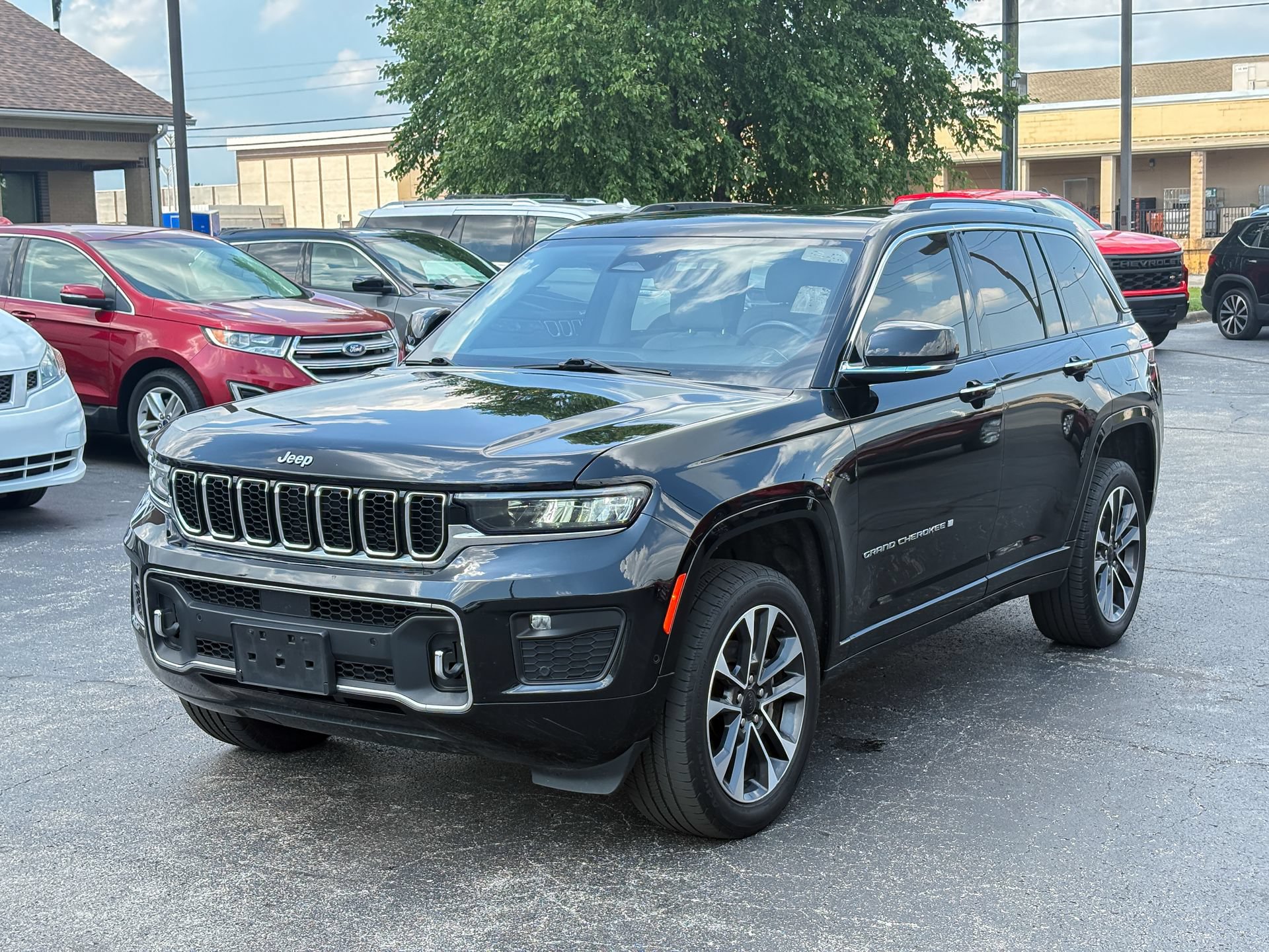 Used 2022 Jeep Grand Cherokee Overland w/ Luxury Tech Group IV AWD/4WD image 5