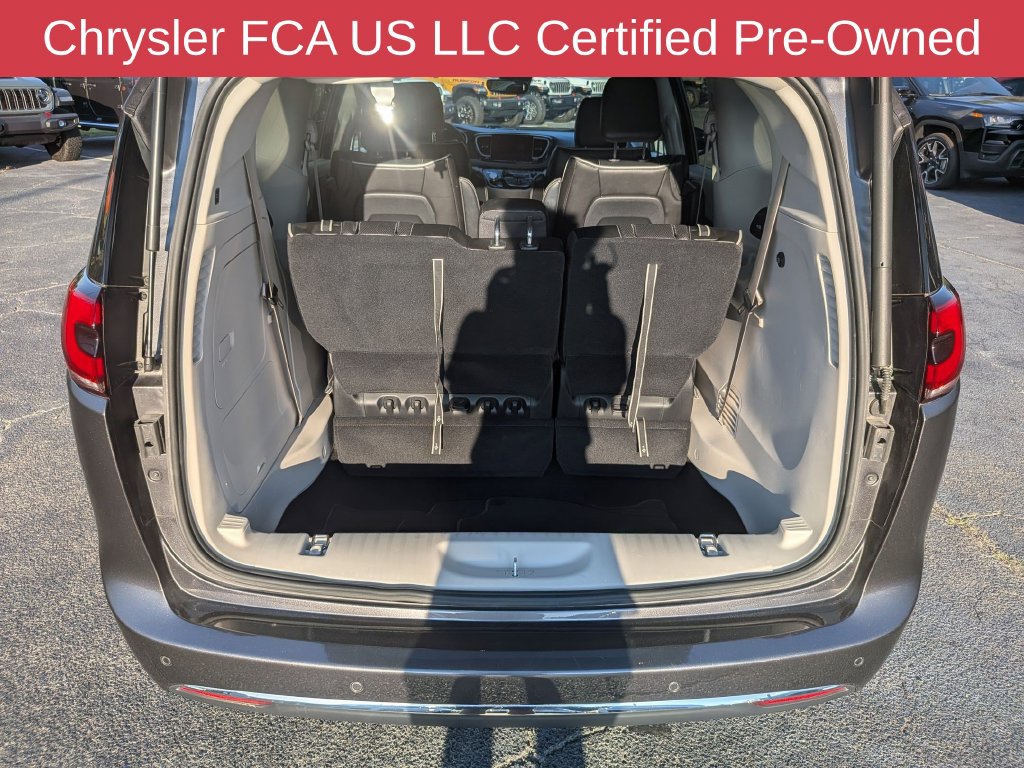 Used 2023 Chrysler Pacifica Limited FWD image 38