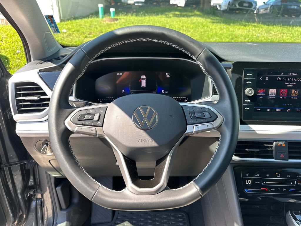 Used 2025 Volkswagen Taos SE FWD image 13