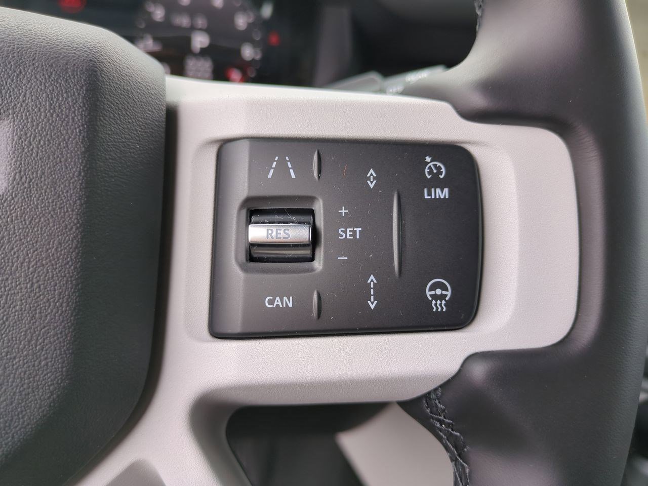 New 2025 Land Rover Defender 130 X-Dynamic SE image 12