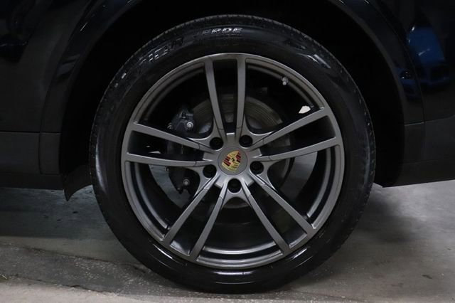 Used 2022 Porsche Cayenne Platinum Edition AWD/4WD image 38