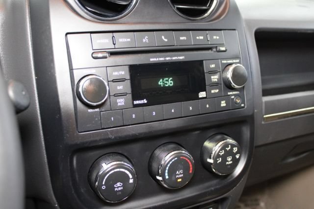 Used 2016 Jeep Patriot High Altitude FWD image 17