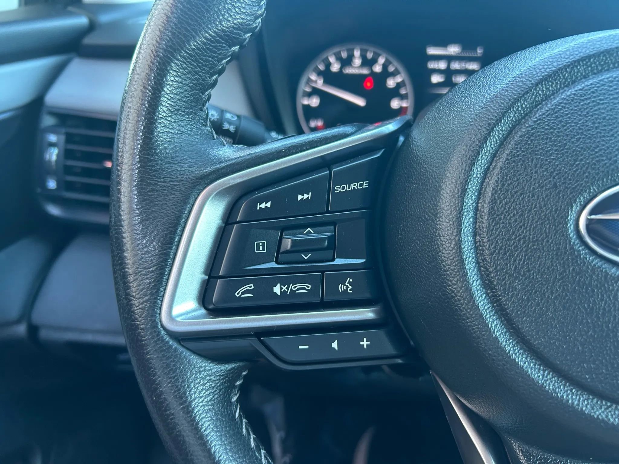Used 2023 Subaru Outback Premium image 6