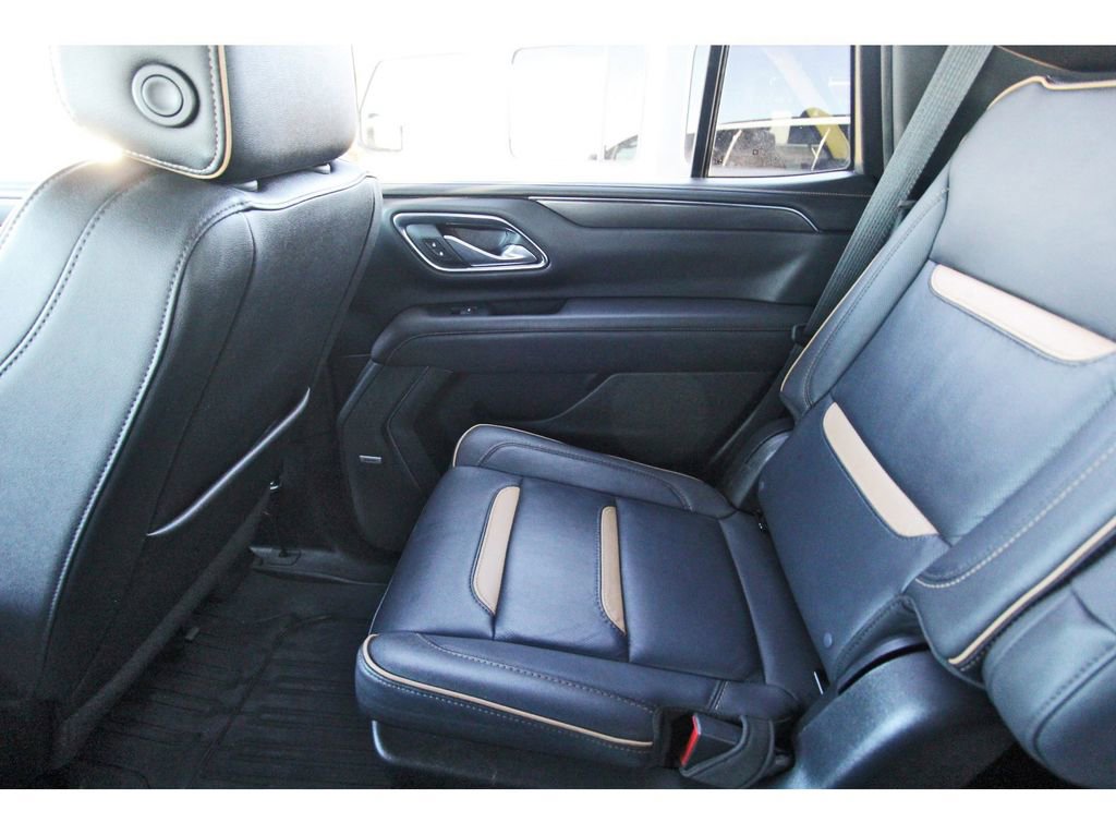 Used 2024 GMC Yukon AT4 w/ Technology Package image 12