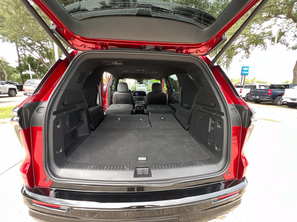 Used 2025 Chevrolet Traverse High Country AWD/4WD image 26