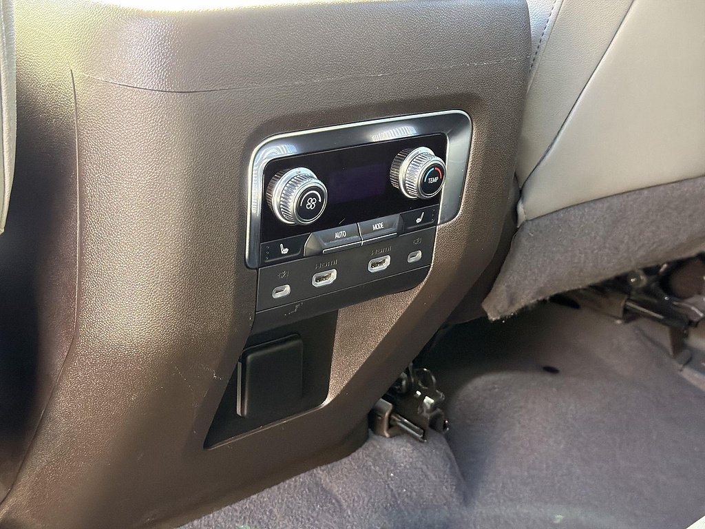 Used 2023 GMC Yukon XL SLT w/ SLT Luxury Package RWD image 43