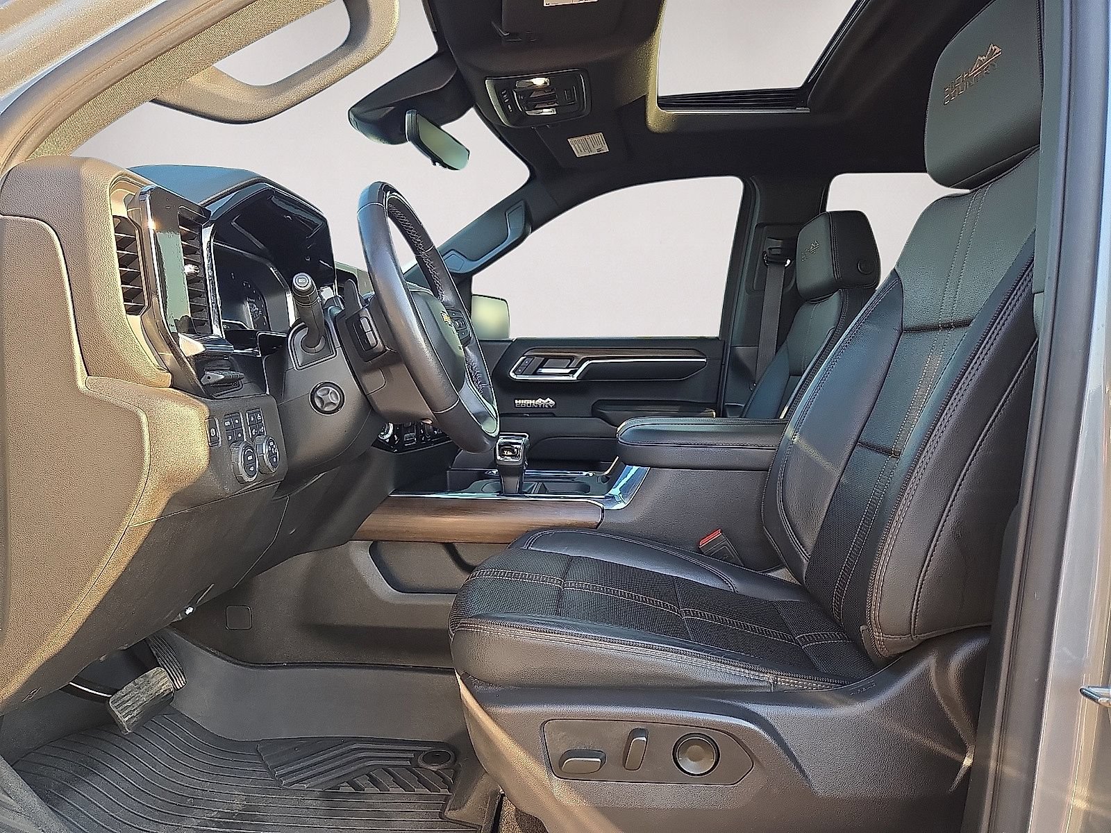 Used 2024 Chevrolet Silverado 1500 High Country w/ Technology Package AWD/4WD image 24
