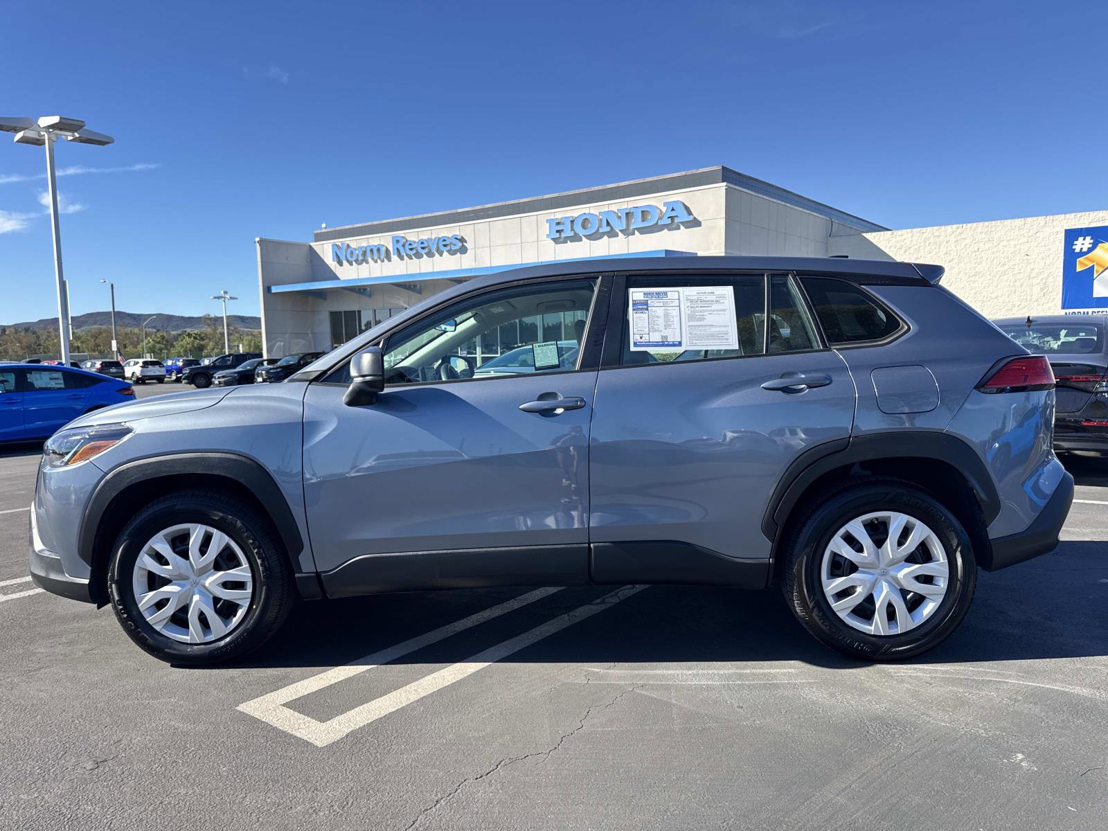 Used 2022 Toyota Corolla Cross L image 2