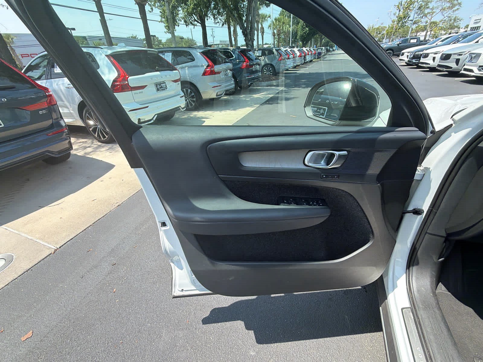 Used 2024 Volvo XC40 B5 Core AWD/4WD image 25