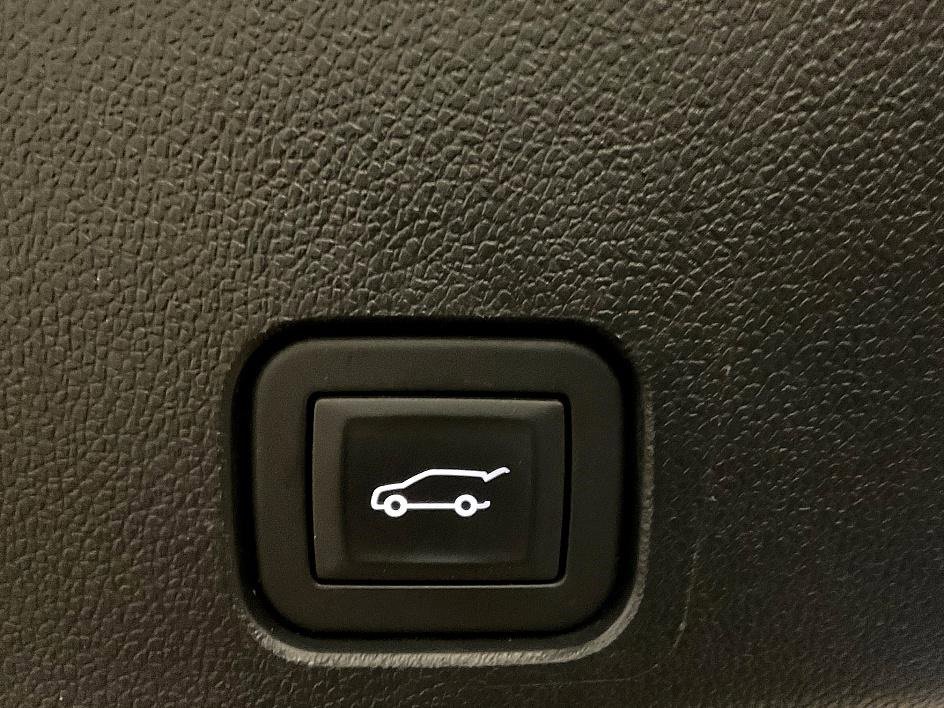 Used 2025 Chevrolet Traverse RS w/ LPO, Floor Liner Package image 16