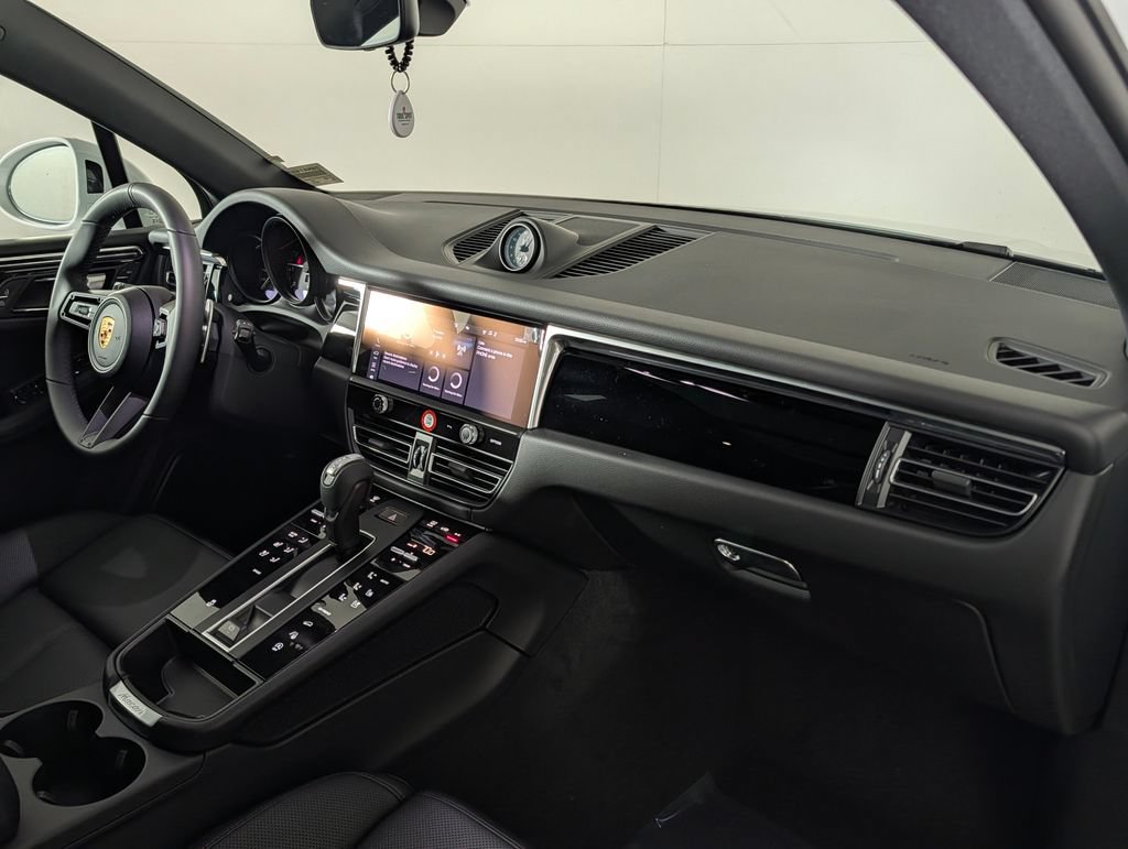New 2026 Porsche Macan AWD/4WD image 19