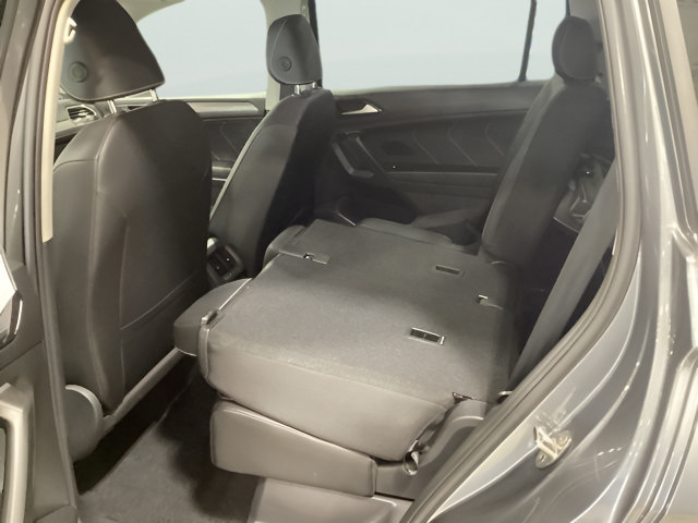 Certified 2023 Volkswagen Tiguan SE FWD image 14