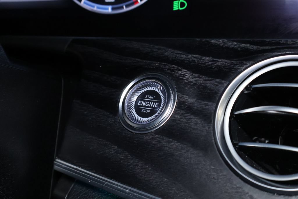 Used 2020 Mercedes-Benz E 350 4MATIC Sedan w/ Parking Assistance Package image 29