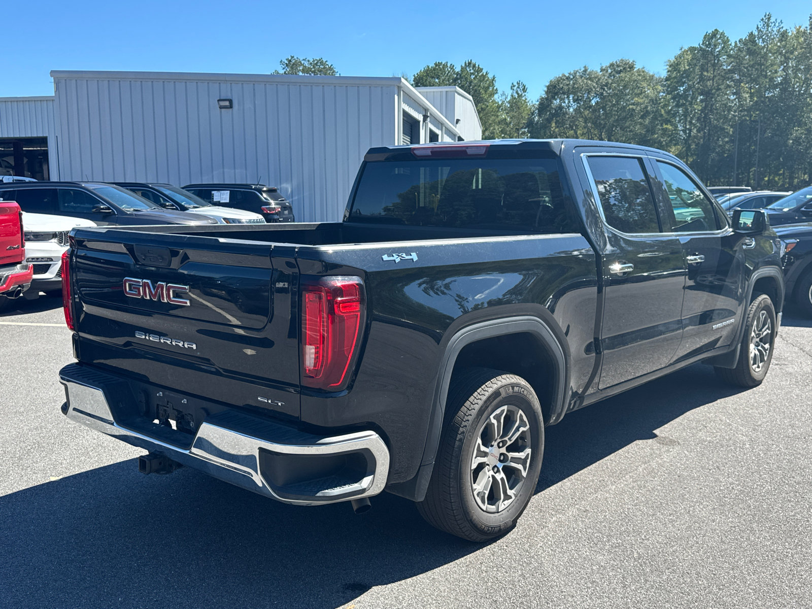 Used 2025 GMC Sierra 1500 SLT AWD/4WD image 5