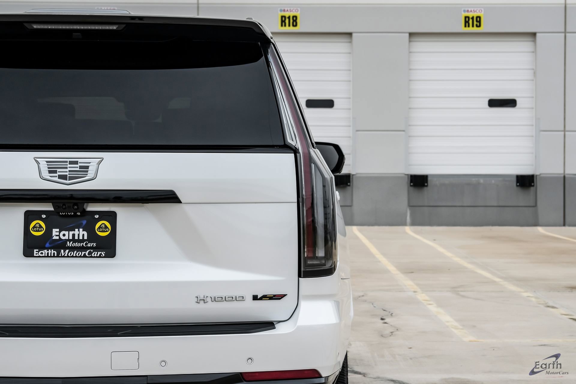 Used 2025 Cadillac Escalade V w/ LPO, ONYX Package AWD/4WD image 15