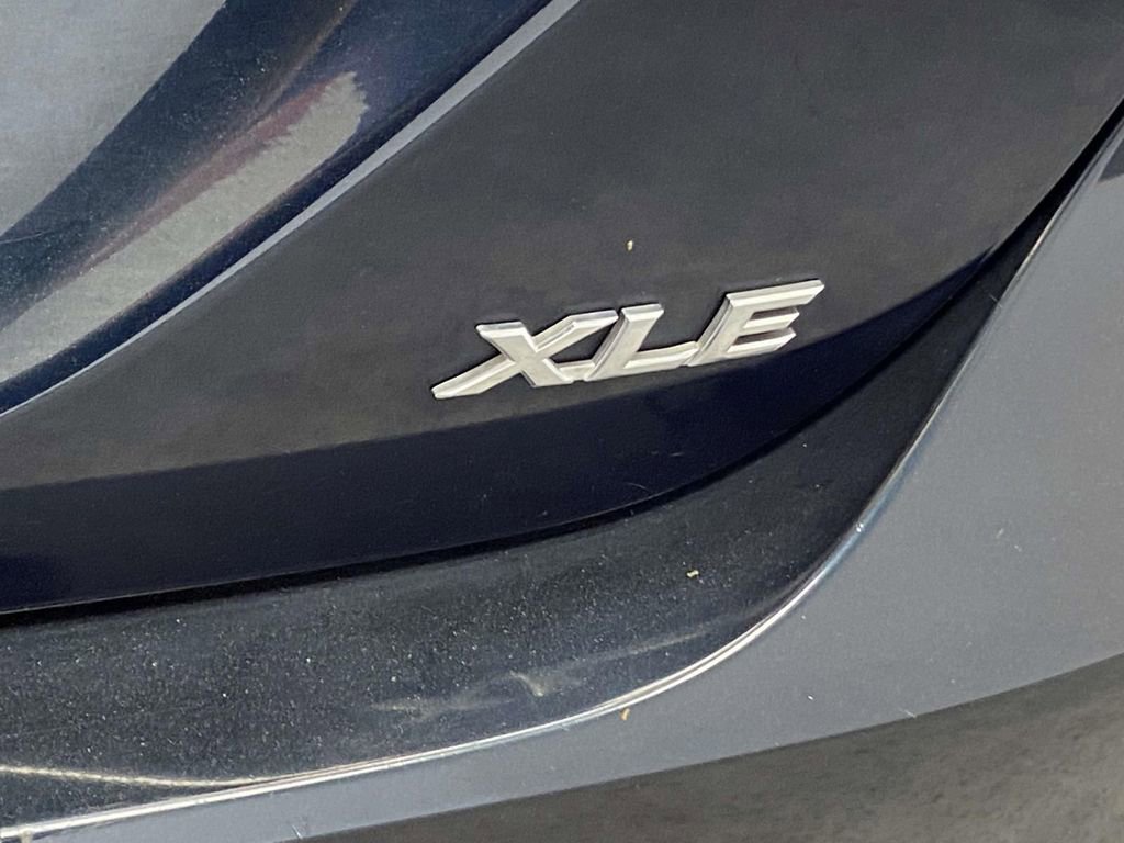 Used 2018 Toyota Camry XLE FWD image 11
