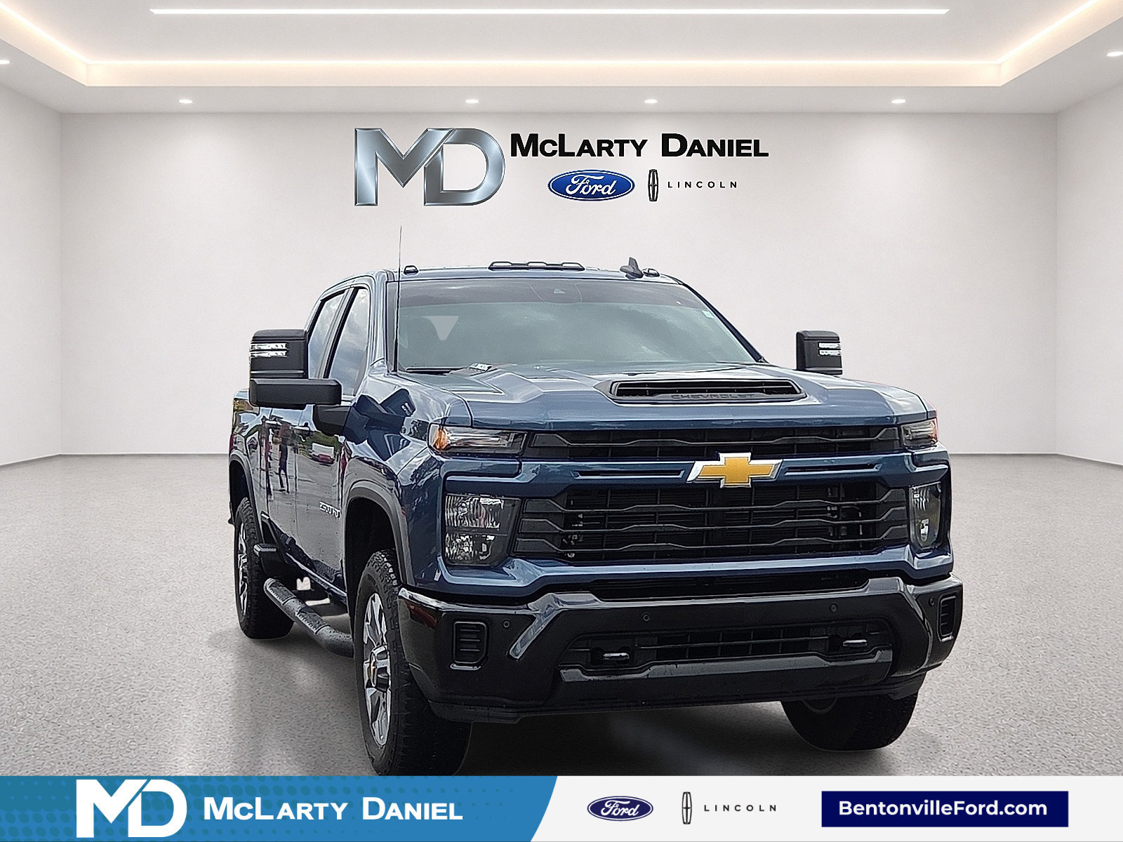 Used 2025 Chevrolet Silverado 2500 Custom w/ Custom Value Package AWD/4WD image 1