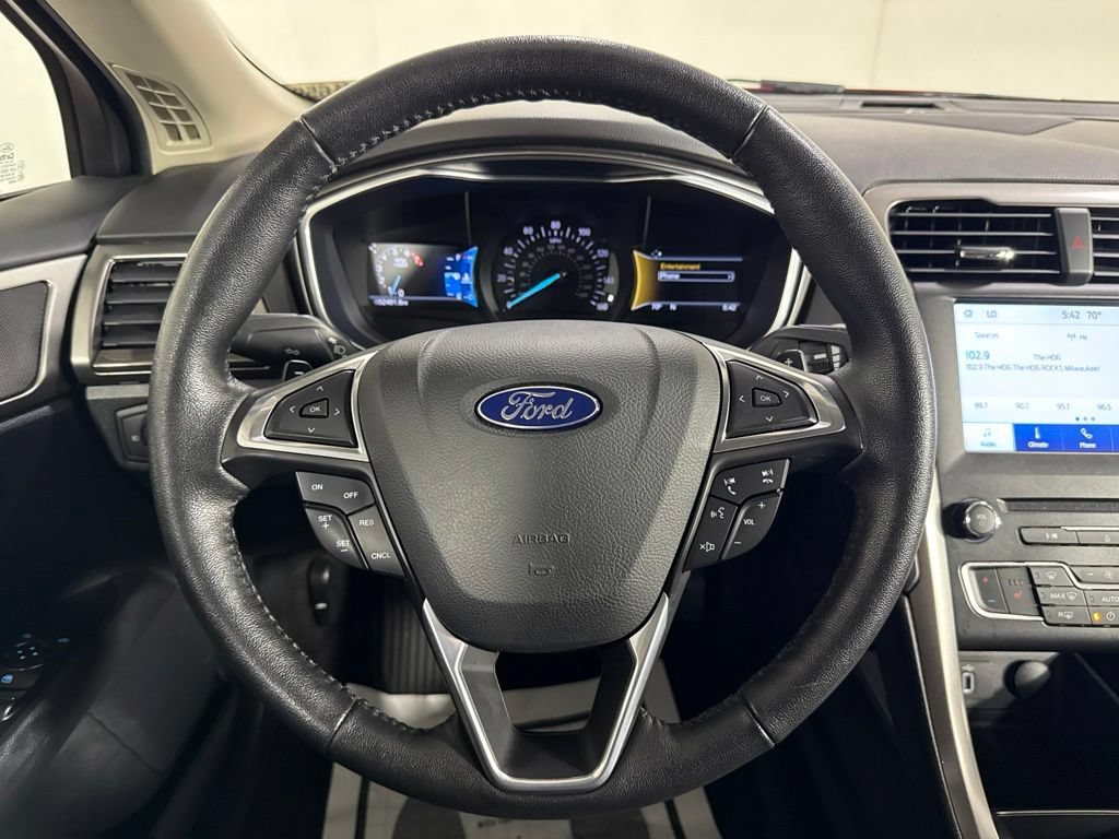 Used 2017 Ford Fusion SE w/ Fusion SE Technology Package AWD/4WD image 21