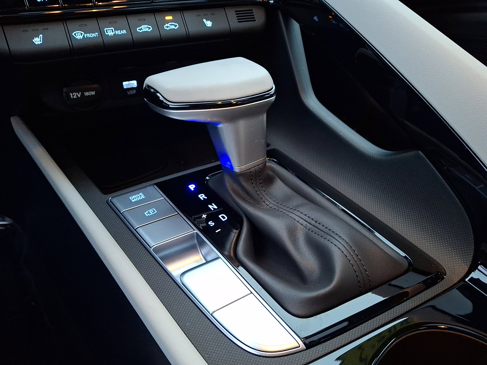 Used 2025 Hyundai Elantra Limited image 22