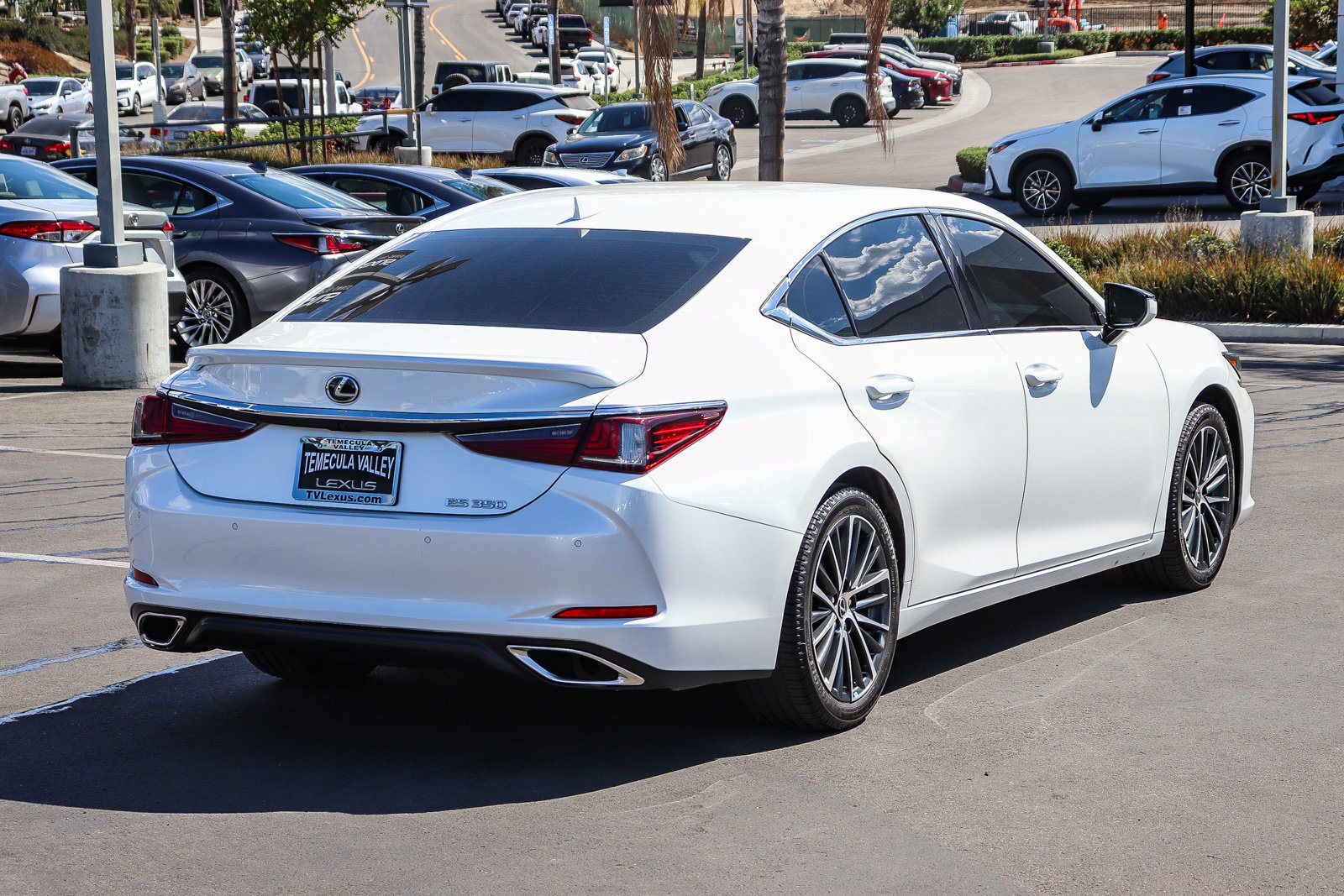 Certified 2023 Lexus ES 350 w/ Accessory Package (Z1) FWD image 7