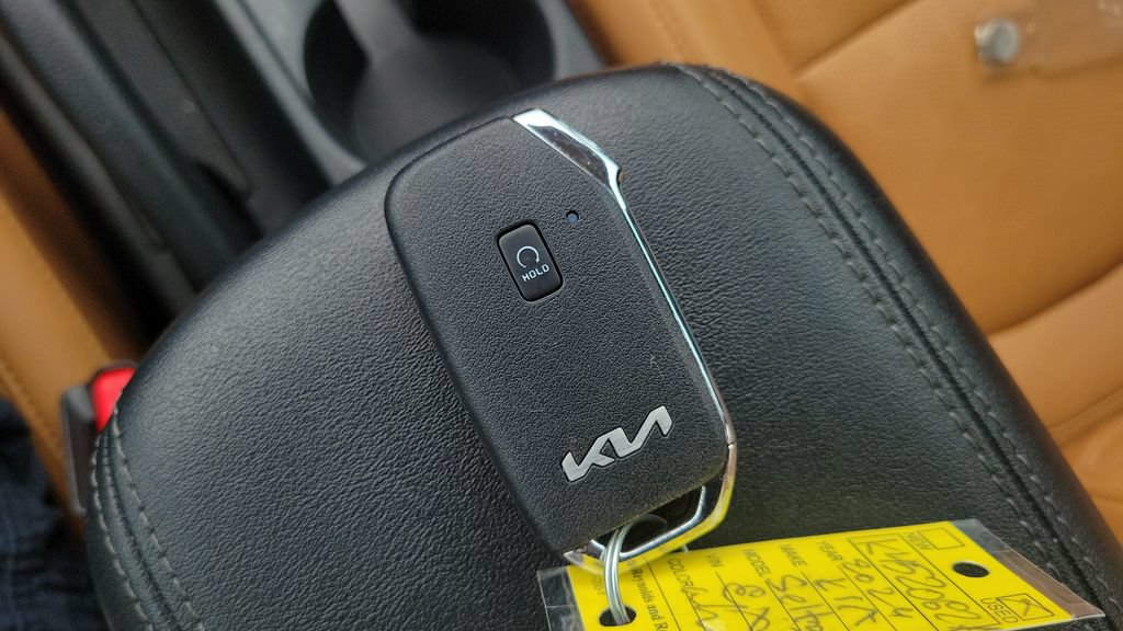 Used 2024 Kia Seltos EX FWD image 23