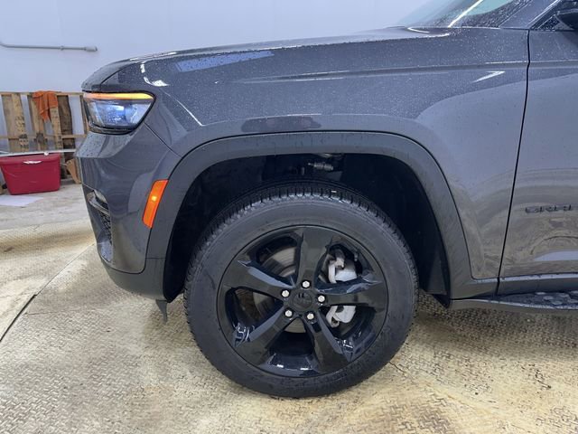 Used 2025 Jeep Grand Cherokee Limited w/ Black Appearance Package image 20