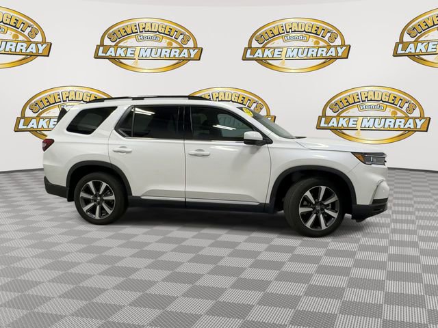 Used 2025 Honda Pilot Touring image 4