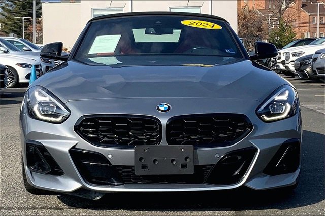 Used 2024 BMW Z4 M40i w/ Premium Package image 2
