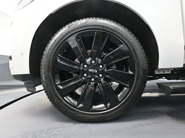 Used 2023 Lincoln Navigator L Reserve w/ Equipment Group 201A image 17