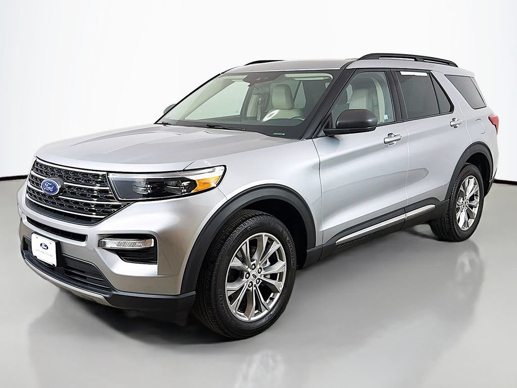 Used 2023 Ford Explorer XLT w/ Equipment Group 202A AWD/4WD image 12