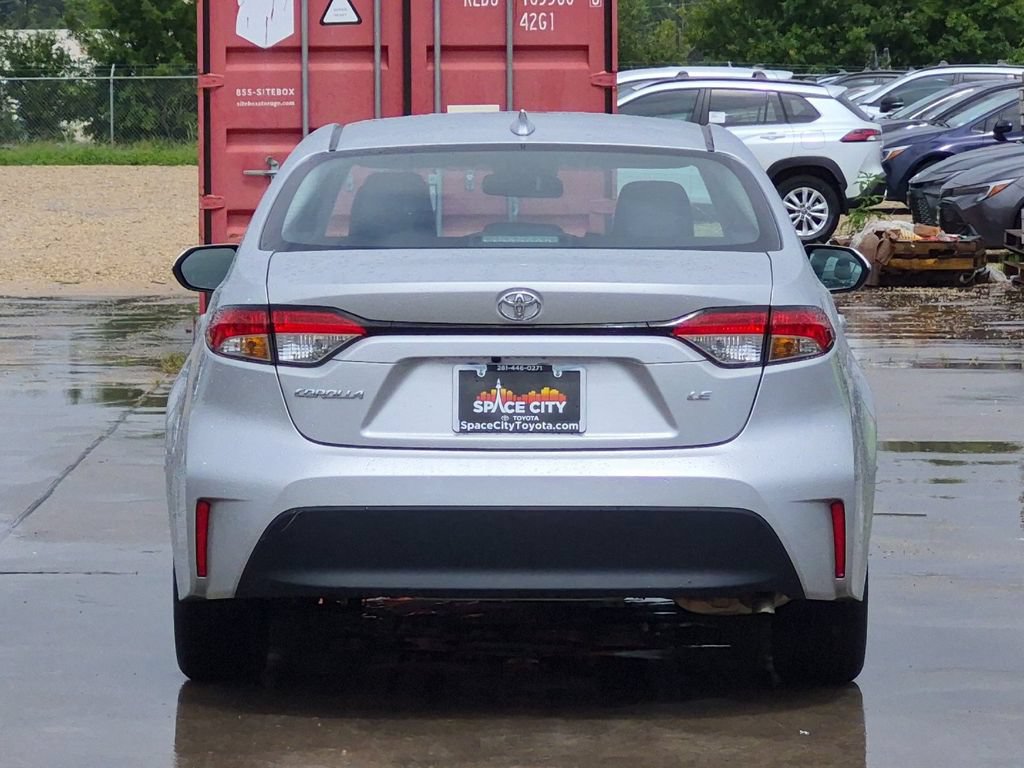 Used 2025 Toyota Corolla LE FWD image 5