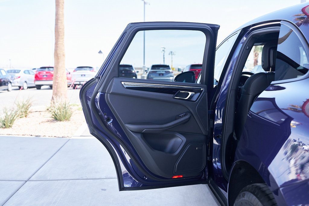 Used 2024 Porsche Macan image 15