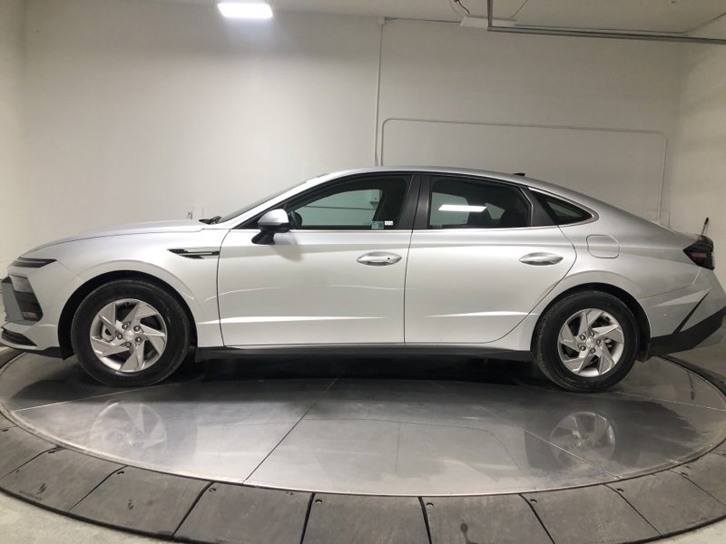 Used 2025 Hyundai Sonata SE image 4