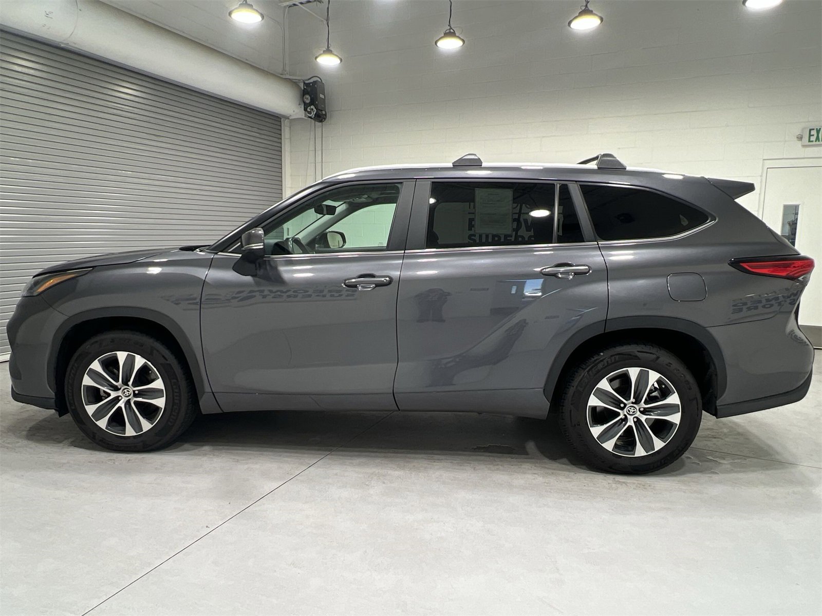 Used 2023 Toyota Highlander XLE image 5
