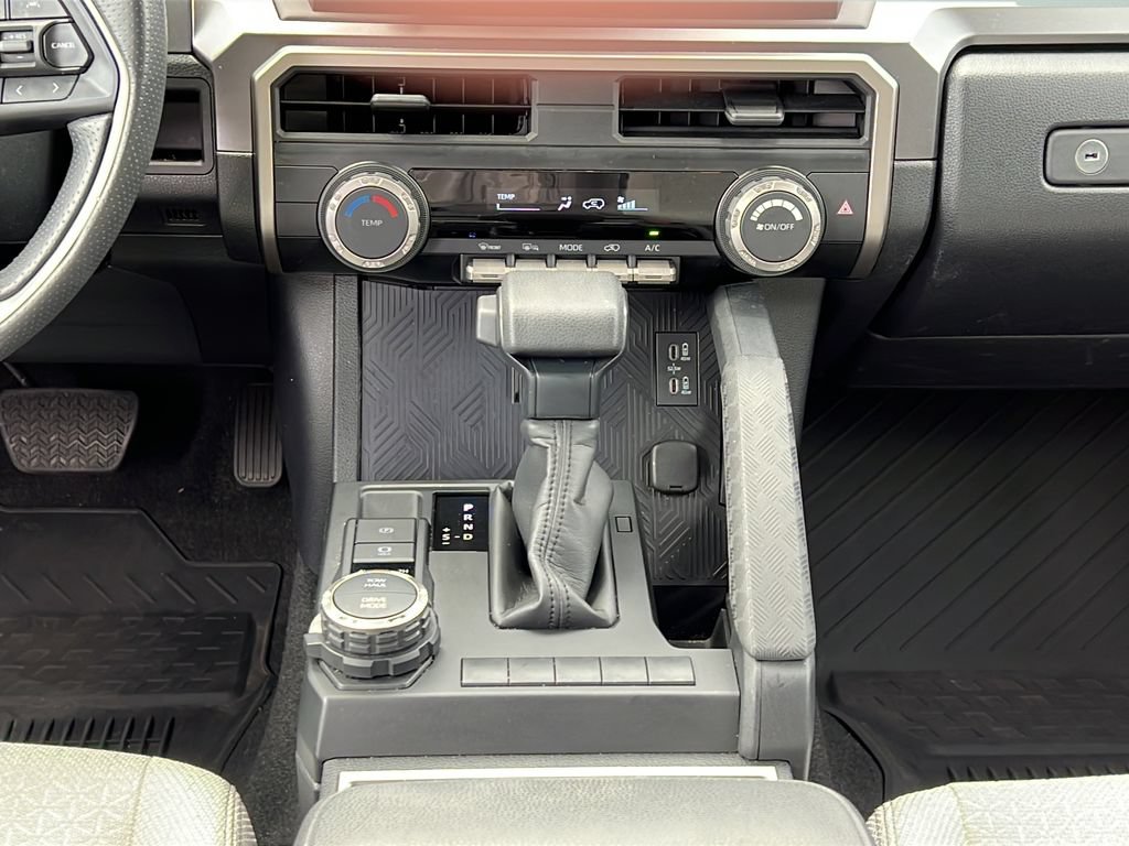 Used 2025 Toyota 4Runner SR5 AWD/4WD image 16