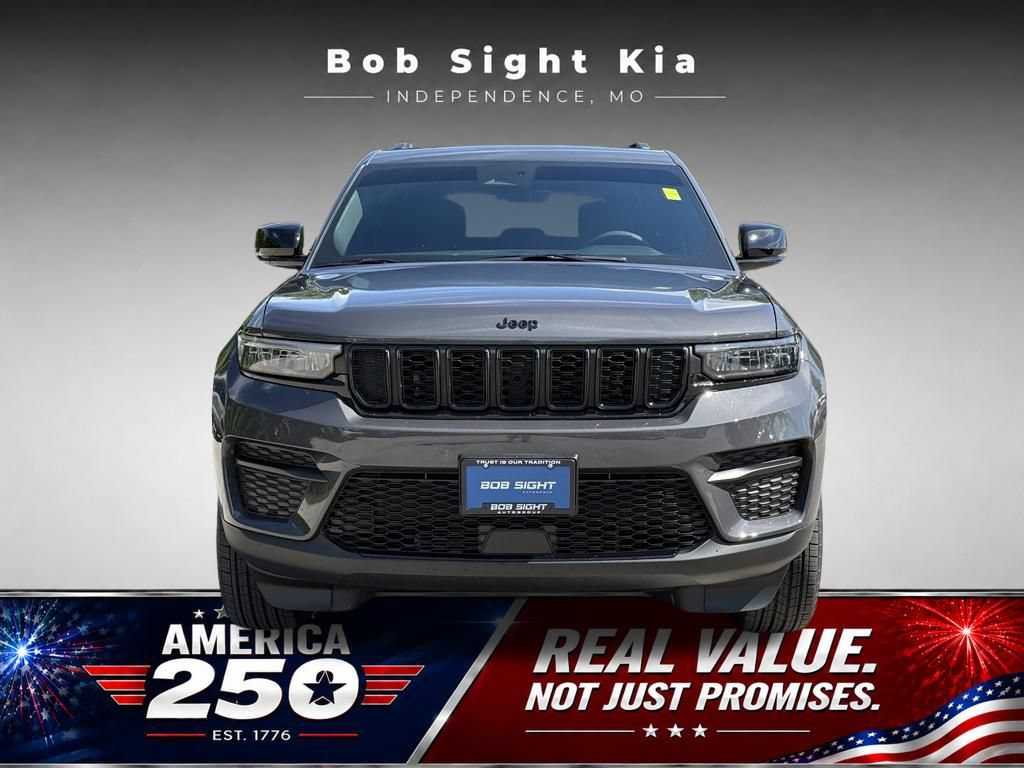 Used 2025 Jeep Grand Cherokee 4WD image 21
