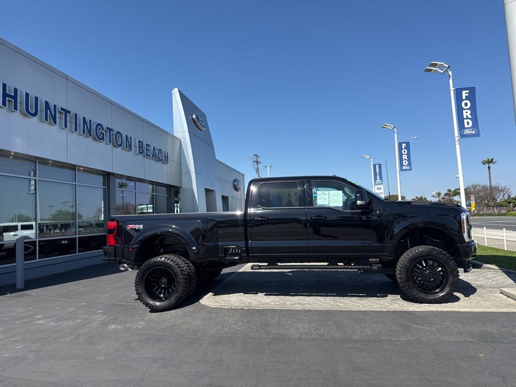 Used 2025 Ford F350 Lariat w/ FX4 Off-Road Package image 3