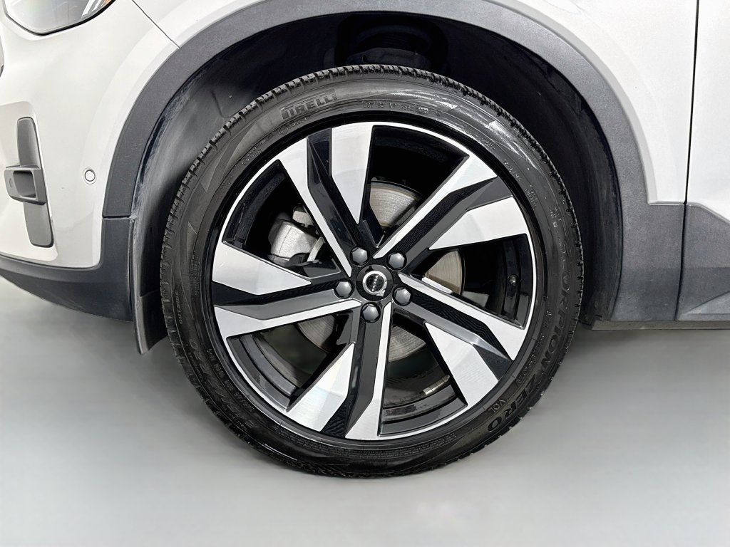 Used 2023 Volvo XC40 B5 Ultimate w/ Climate Package AWD/4WD image 32