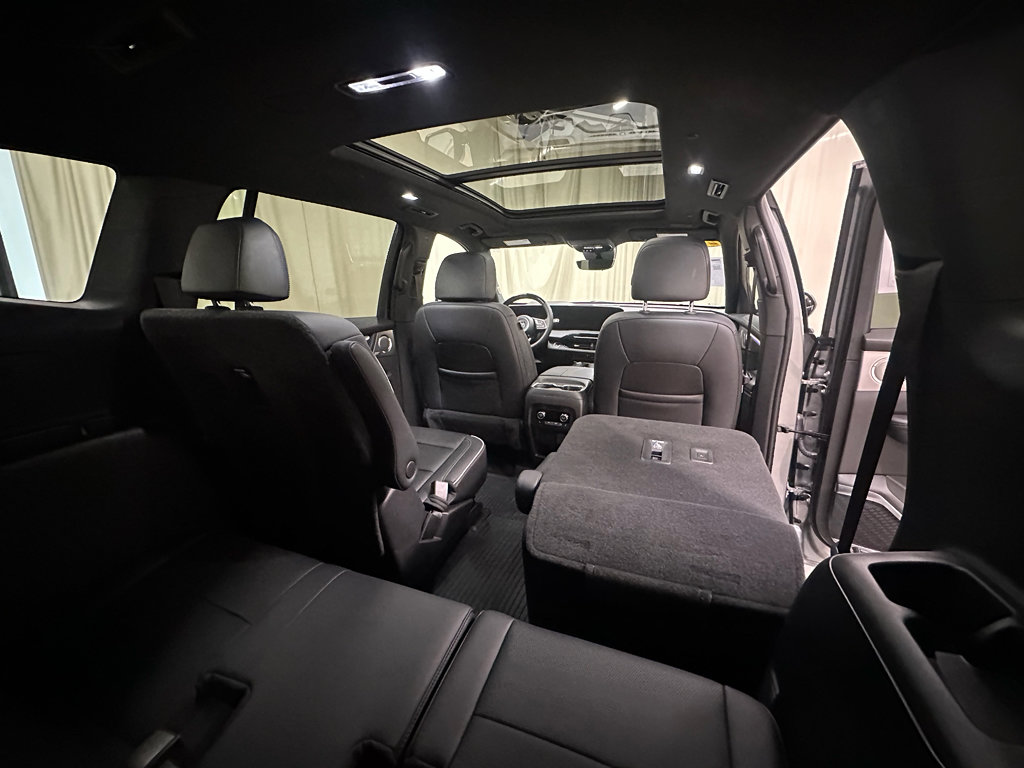 Certified 2025 Buick Enclave Avenir image 21
