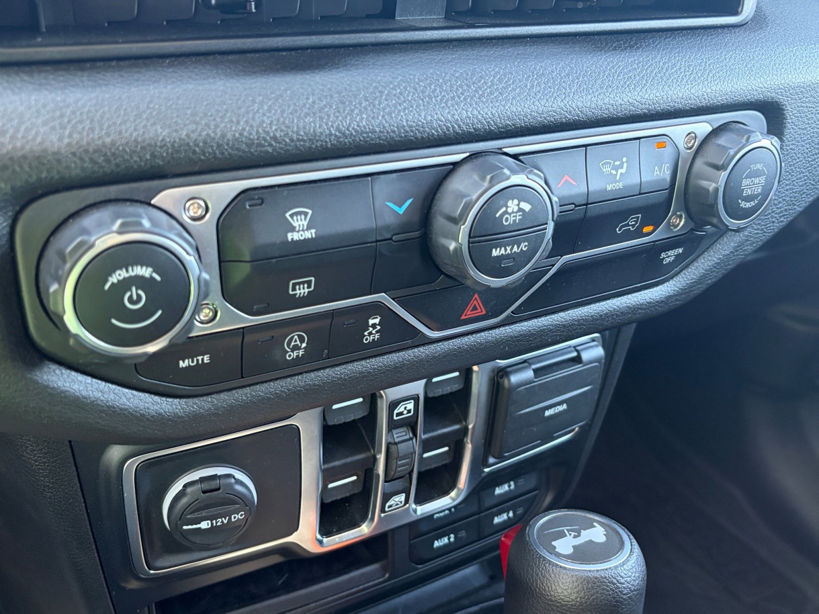 Used 2025 Jeep Wrangler Sport AWD/4WD image 22