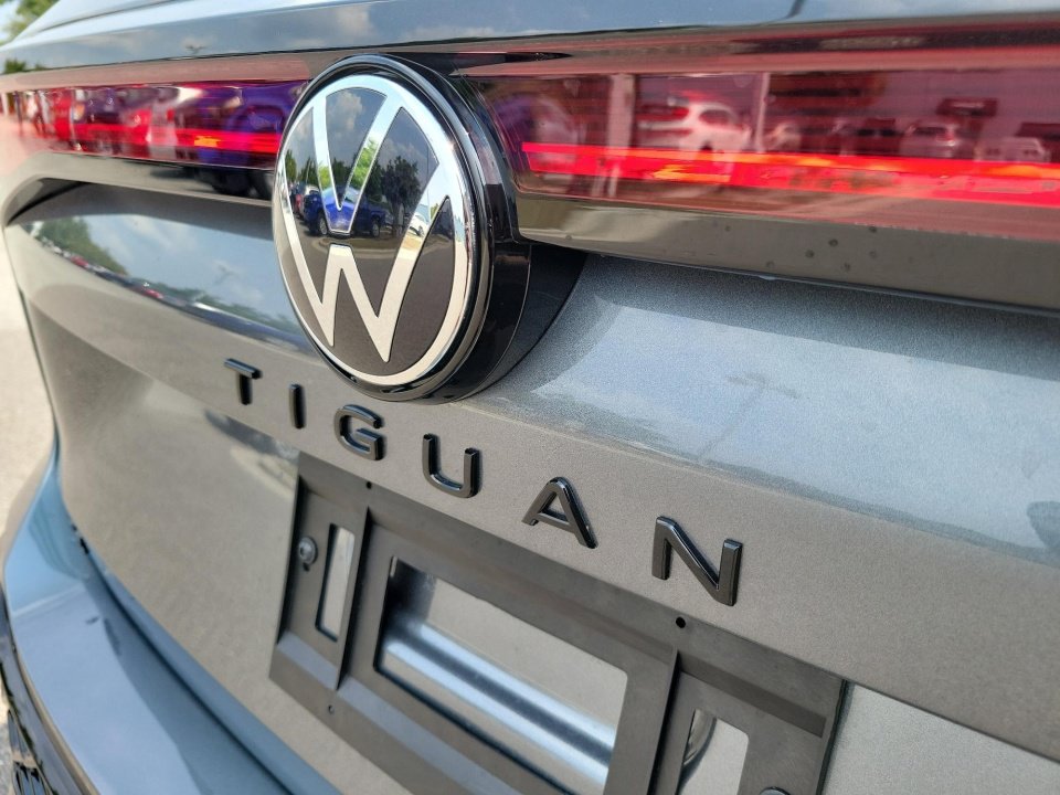 New 2026 Volkswagen Tiguan SE R-Line FWD image 14
